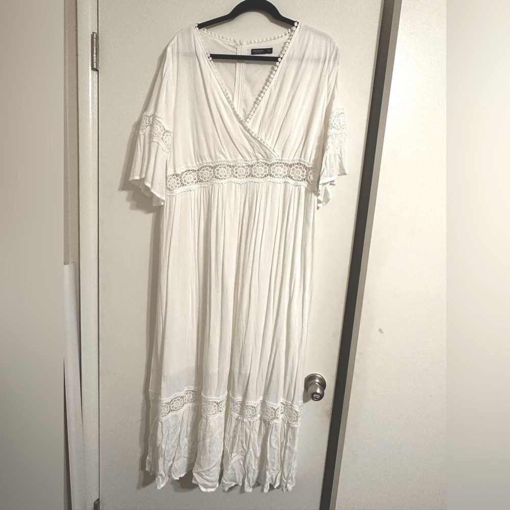 White Boho Flowy Dress - Sleeves